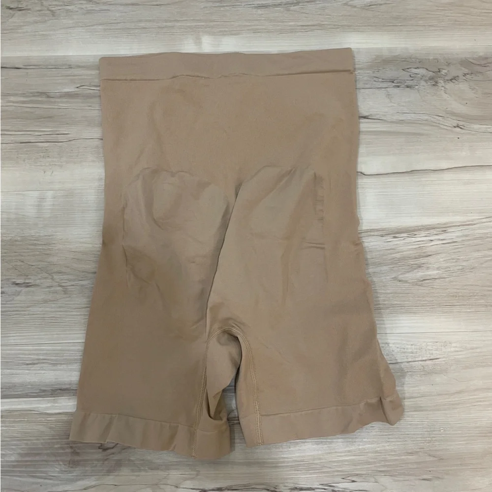 Isabel Maternity Shape wear Bike shorts Size Medium - Picture 7 of 7